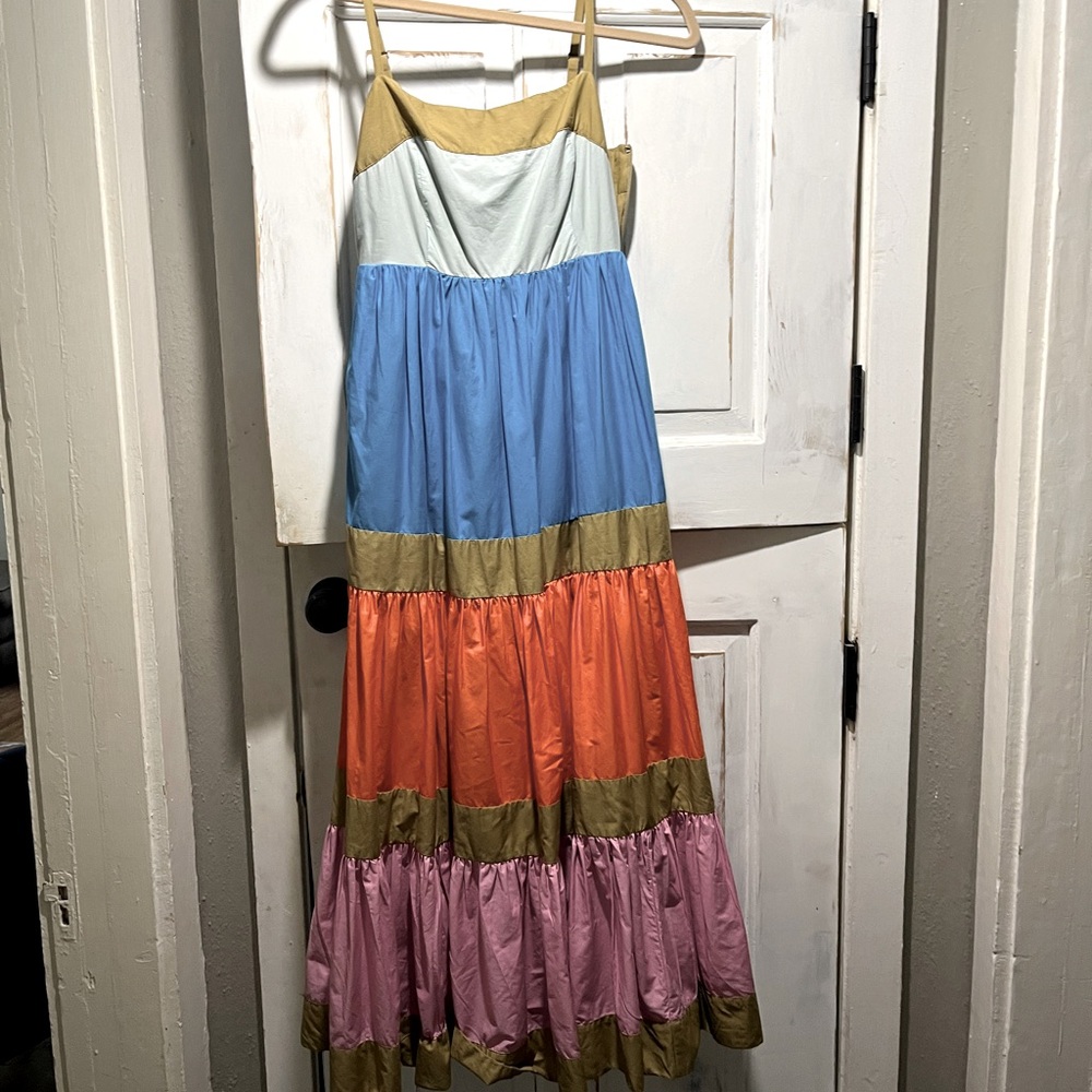 I crew color block size 0 fits like a small. Flowy mid length.